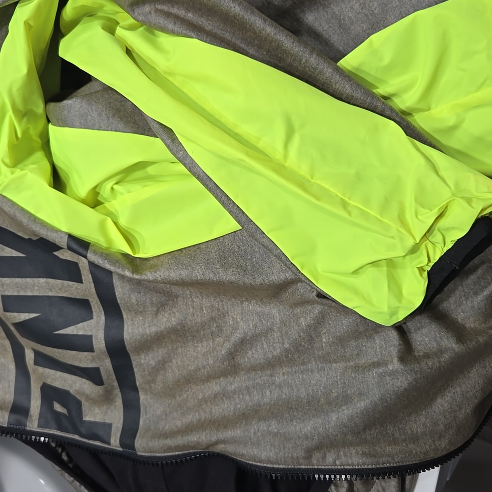 VS Pink Jacket - Picture 5 of 10